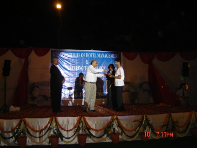 SHILKADITYA SAMMADAR- RECIEVING THE BEST ACADEMIC PERFORMER FOR THREE YEARS AWARD FOR BATCH 2002-2005