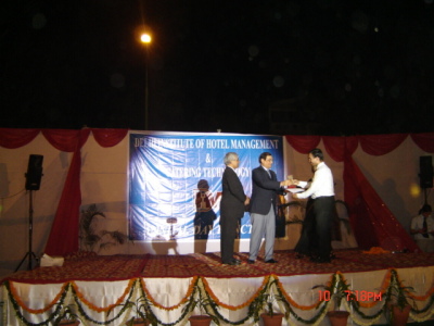 MANAV SAHNI--- RECIEVING THE FIRST IN SECOND YEAR AWARD